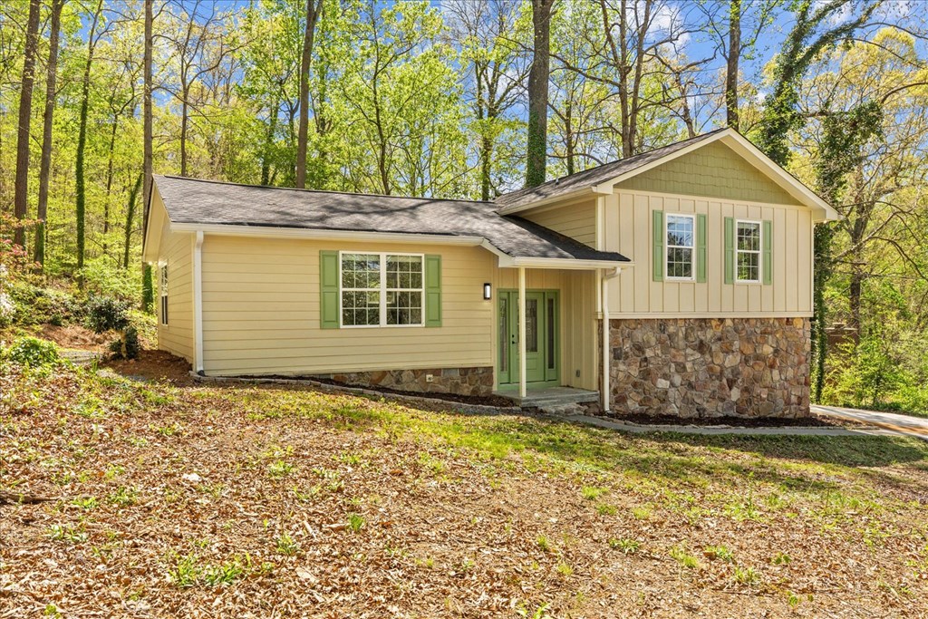 638 Pine Oaks Drive