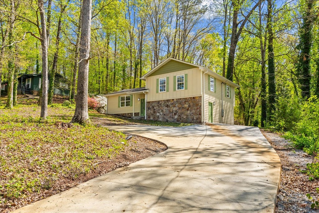 638 Pine Oaks Drive