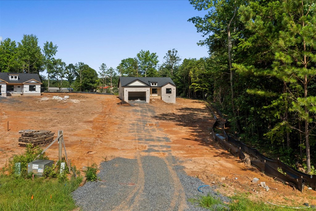 405 Earls Way