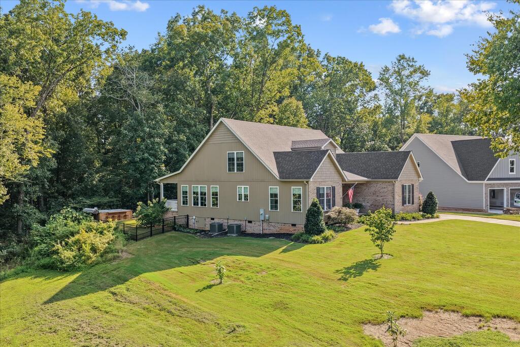 1000 Woodbury Trail