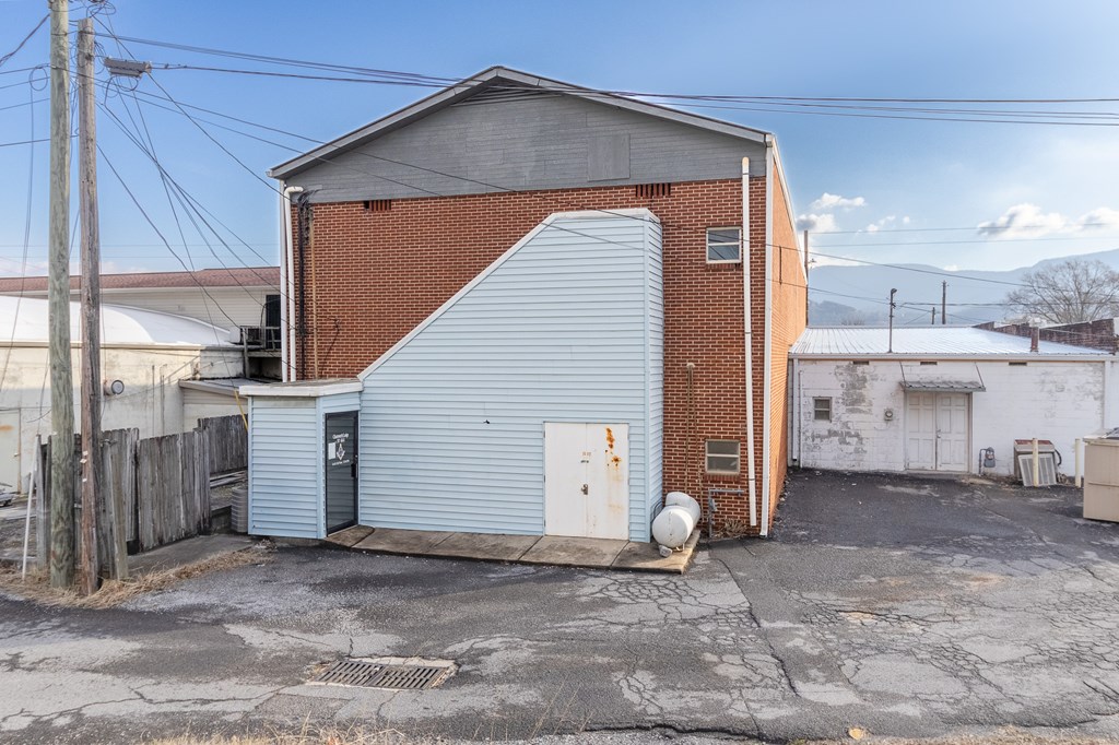 221 N 3rd Avenue