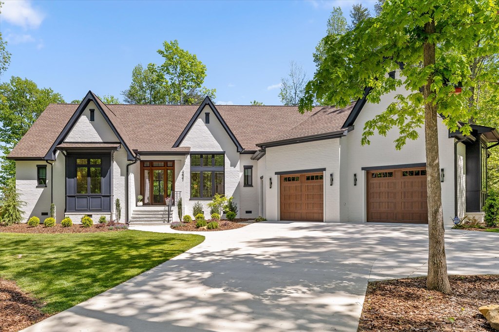 221 Lookout Crest Lane