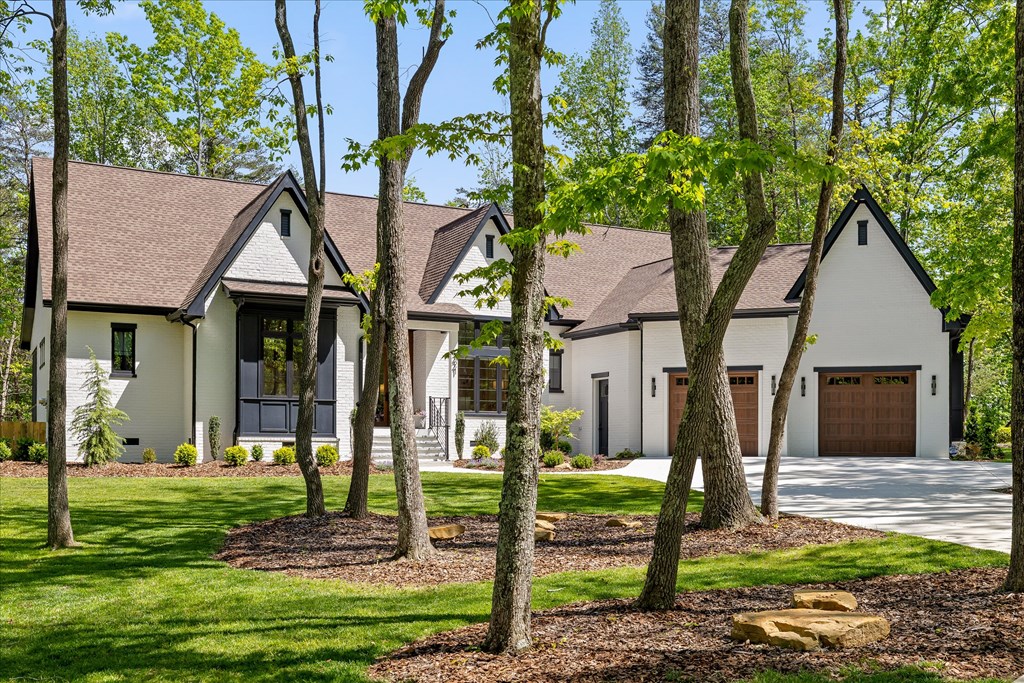 221 Lookout Crest Lane