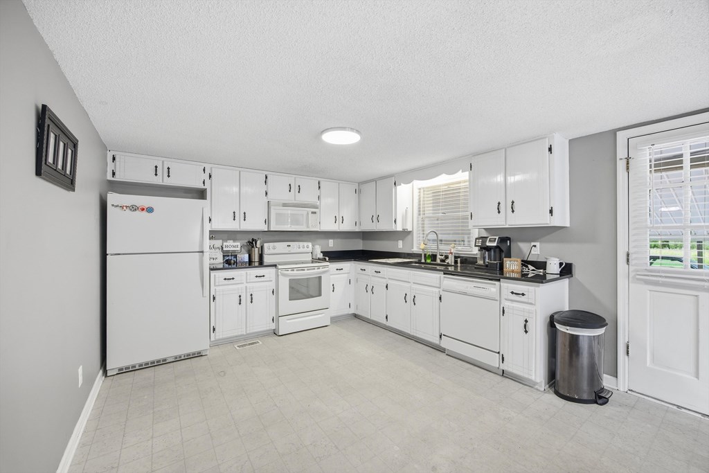47 Rebecca Dr