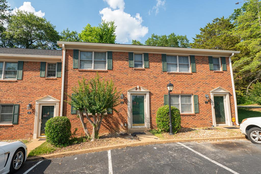 Photo 1 of 11 — 315 McBrien Road 2, CHATTANOOGA, TN 37411