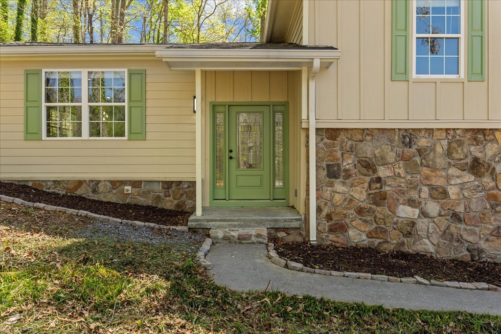 638 Pine Oaks Drive