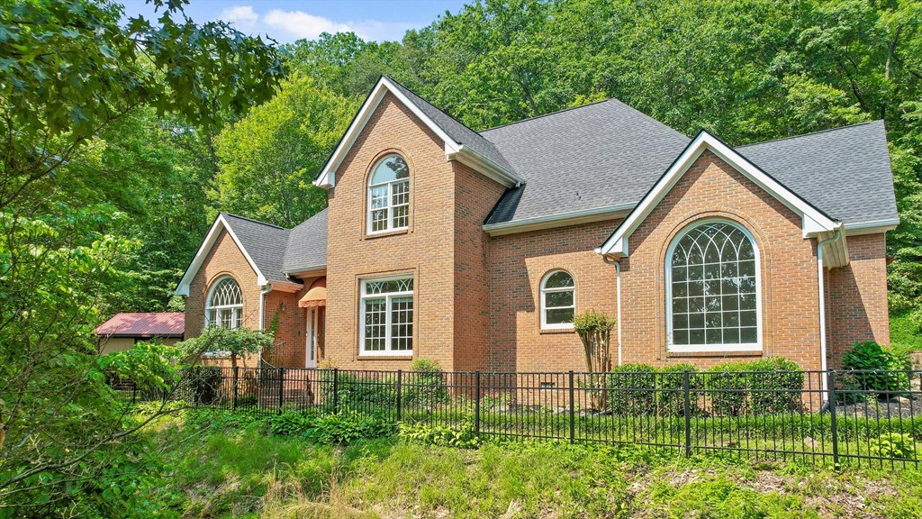 2001 Eagle Point Drive