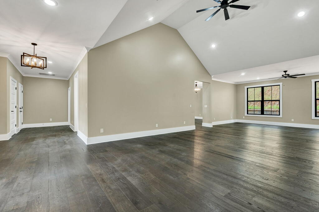 1685 Ridge View Dr