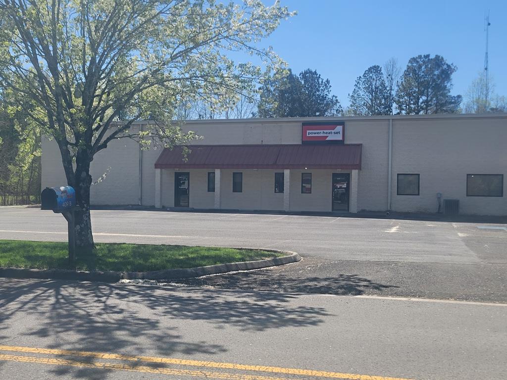 Photo 1 of 4 — 409-A N Park Drive, DALTON, GA 30720