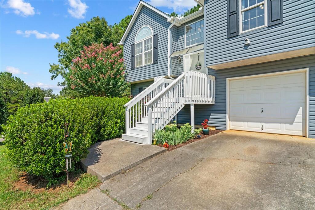 678 Shawn Ln