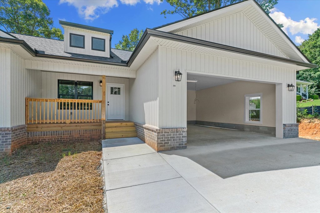 216 Earls Way