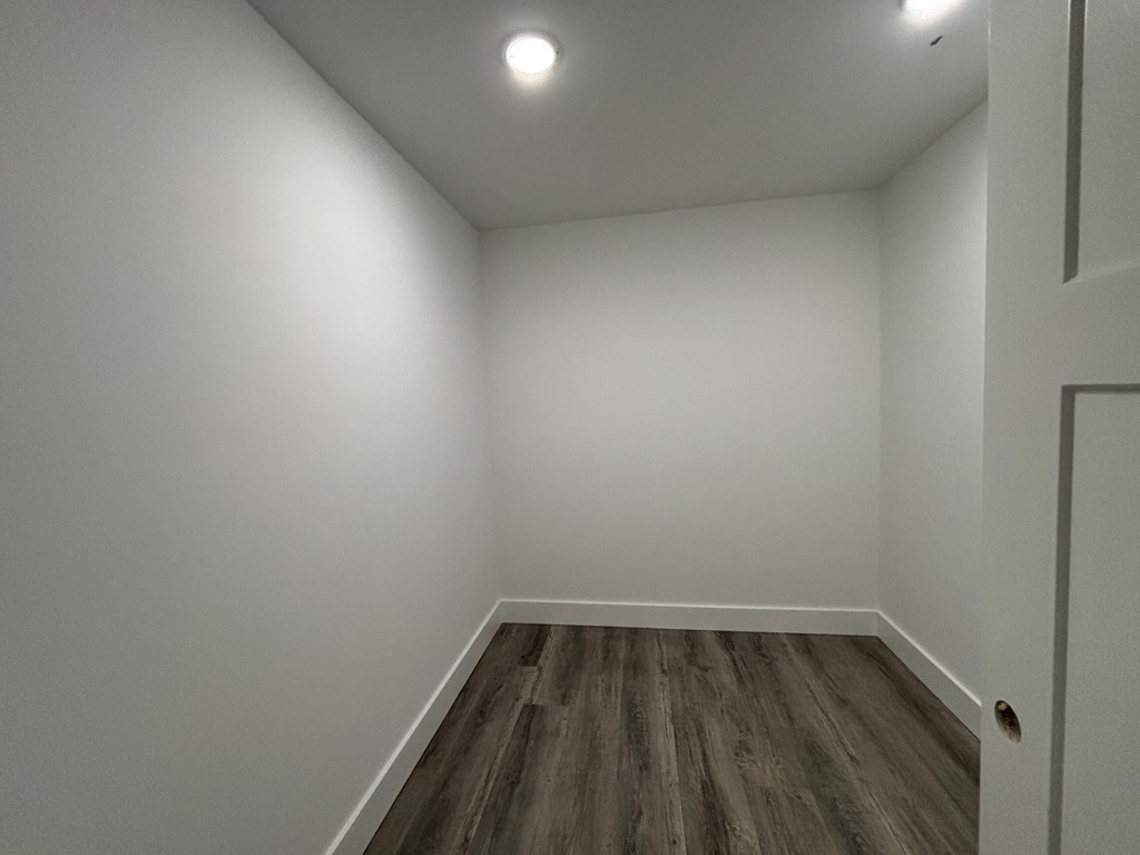 216 Earls Way
