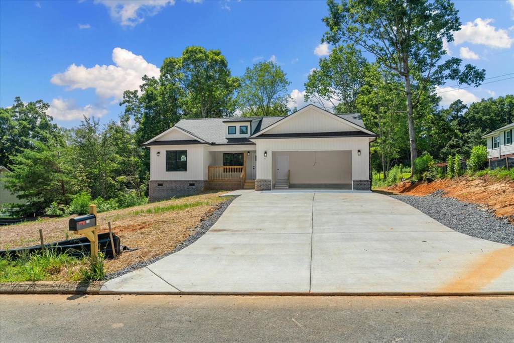 216 Earls Way