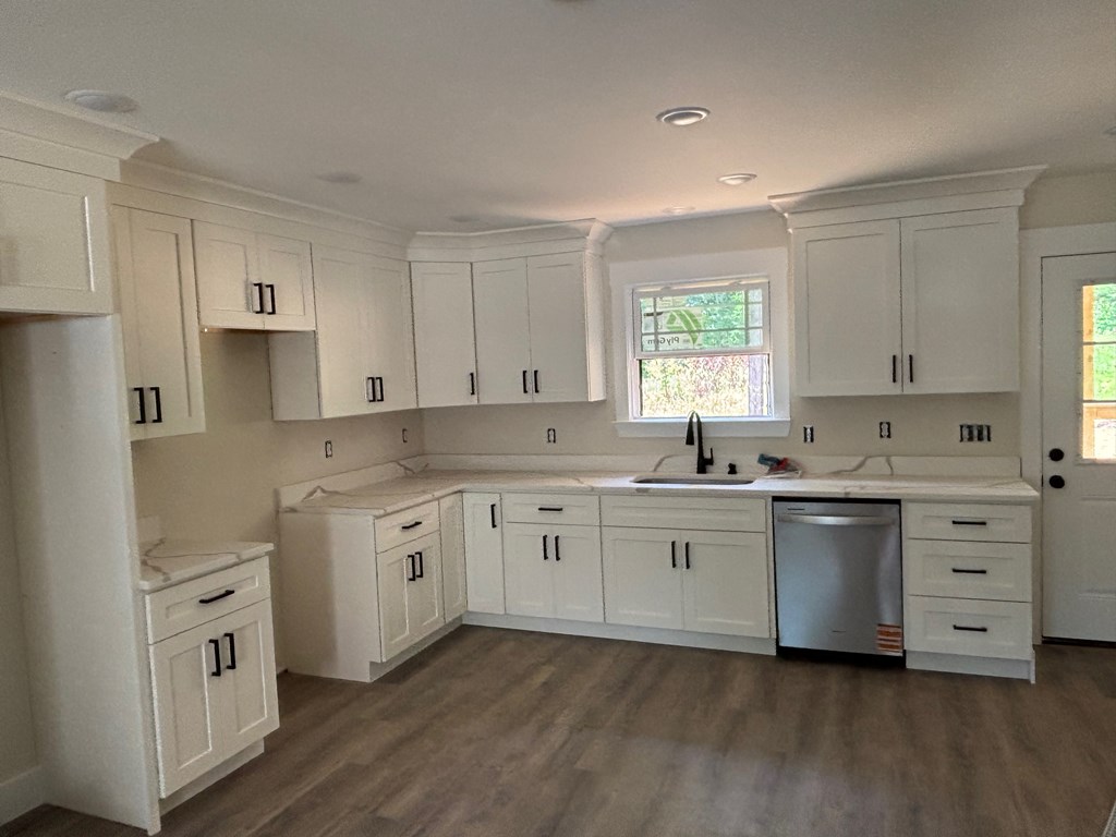 216 Earls Way