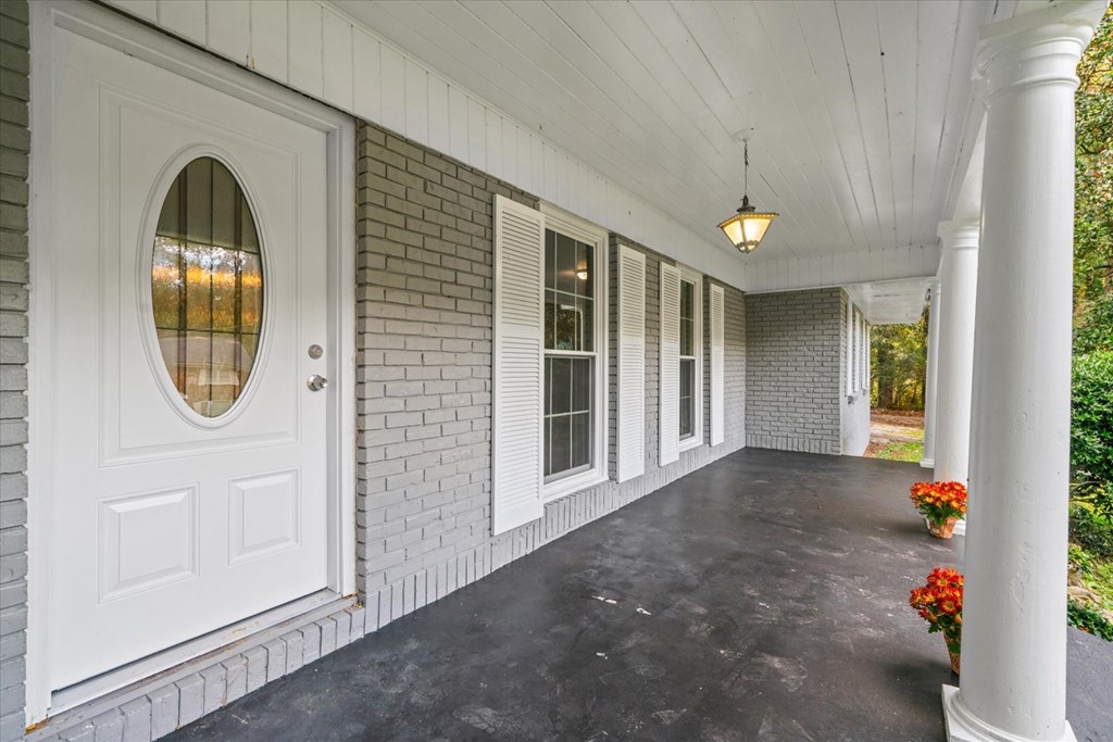 228 NW Woodland Circle