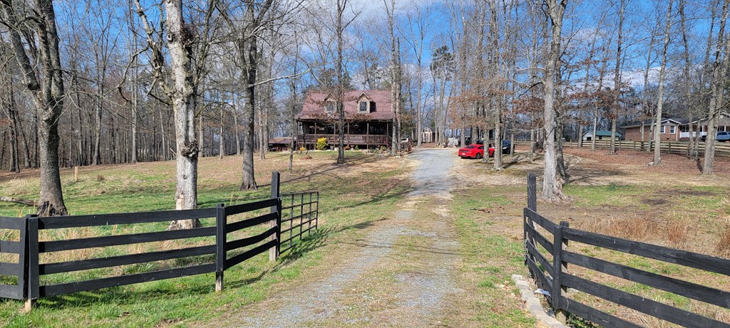 326 McCreary Road SE