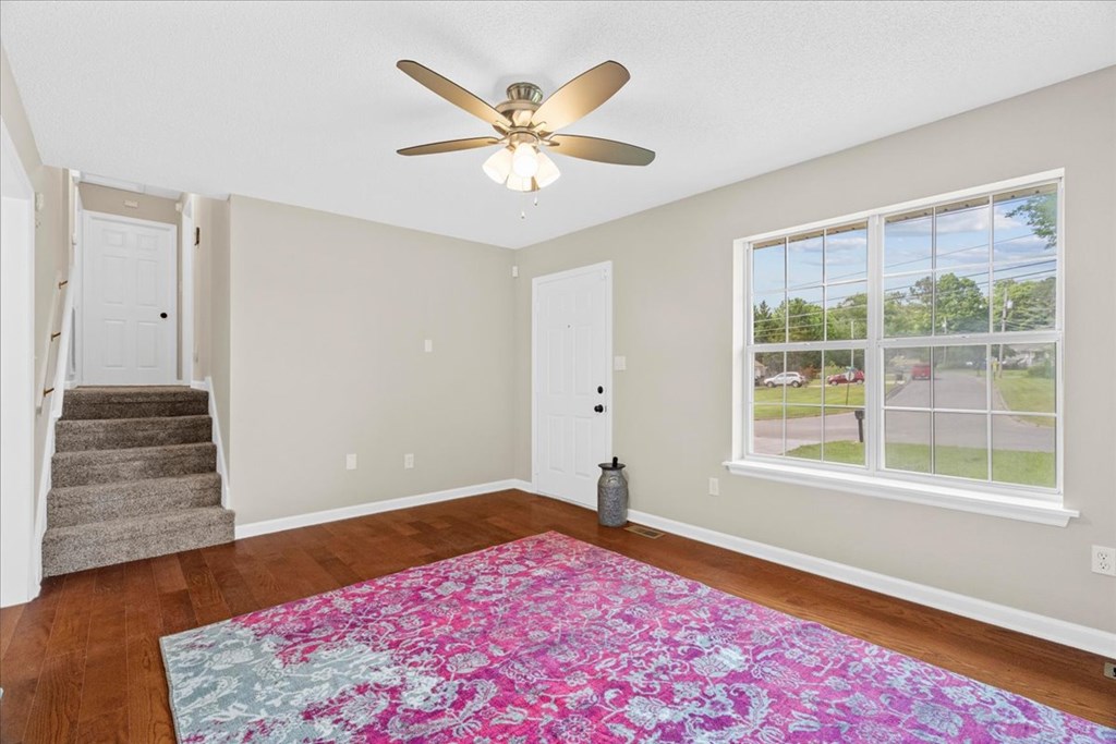 107 Darvin Ln