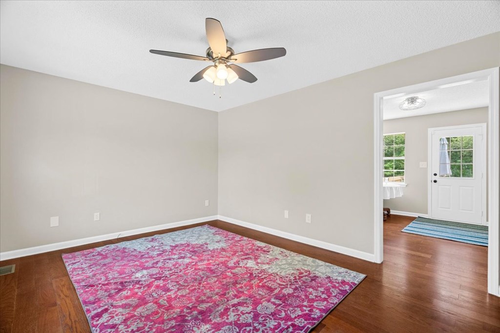 107 Darvin Ln