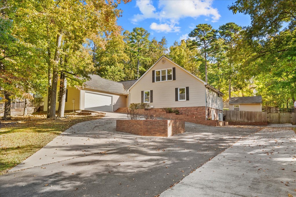 224 Shadowood Drive SE