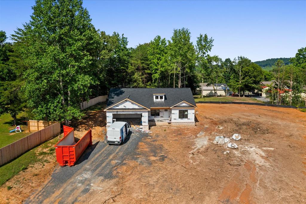 401 Earls Way