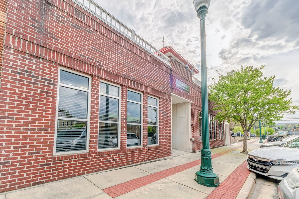 219 W Crawford Street