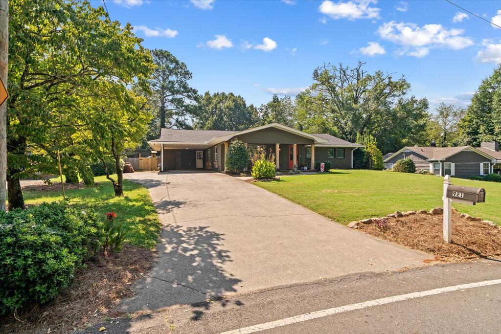 921 Hardwick Circle