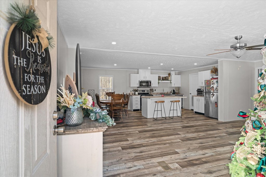 3277 Hurricane Road