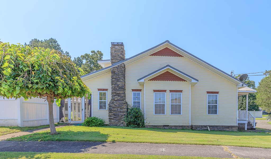 622 W Market Street