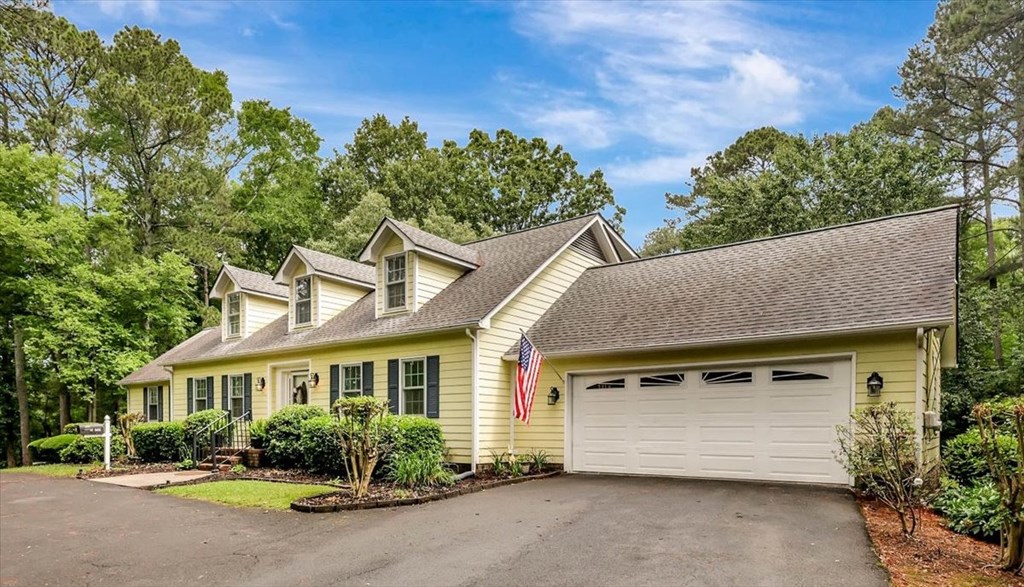 400 SE Three Oaks Dr