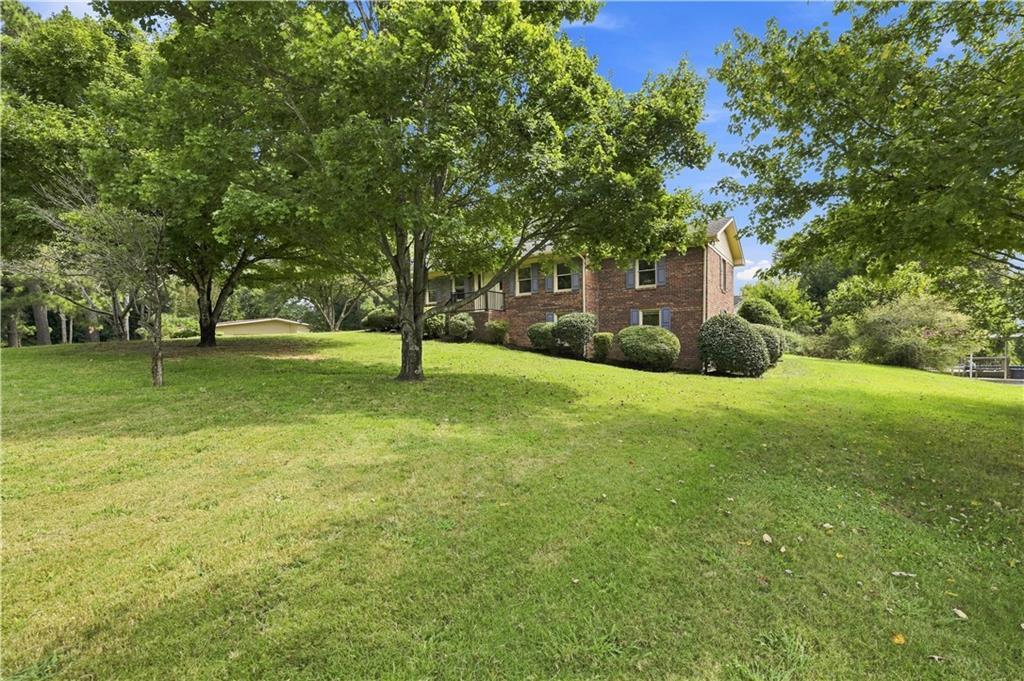 208 SE Woodland Circle