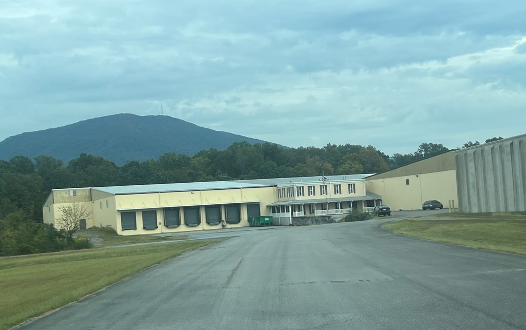 1122 S Hwy 411