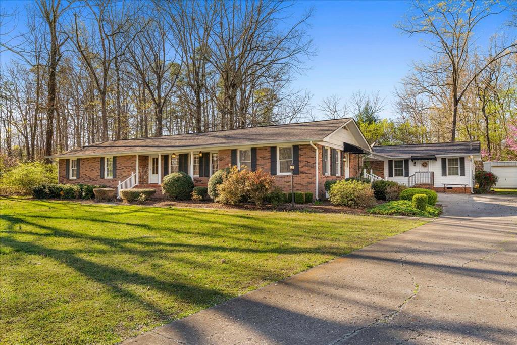 Photo 1 of 64 — 527 E Austin Drive, CHATSWORTH, GA 30705