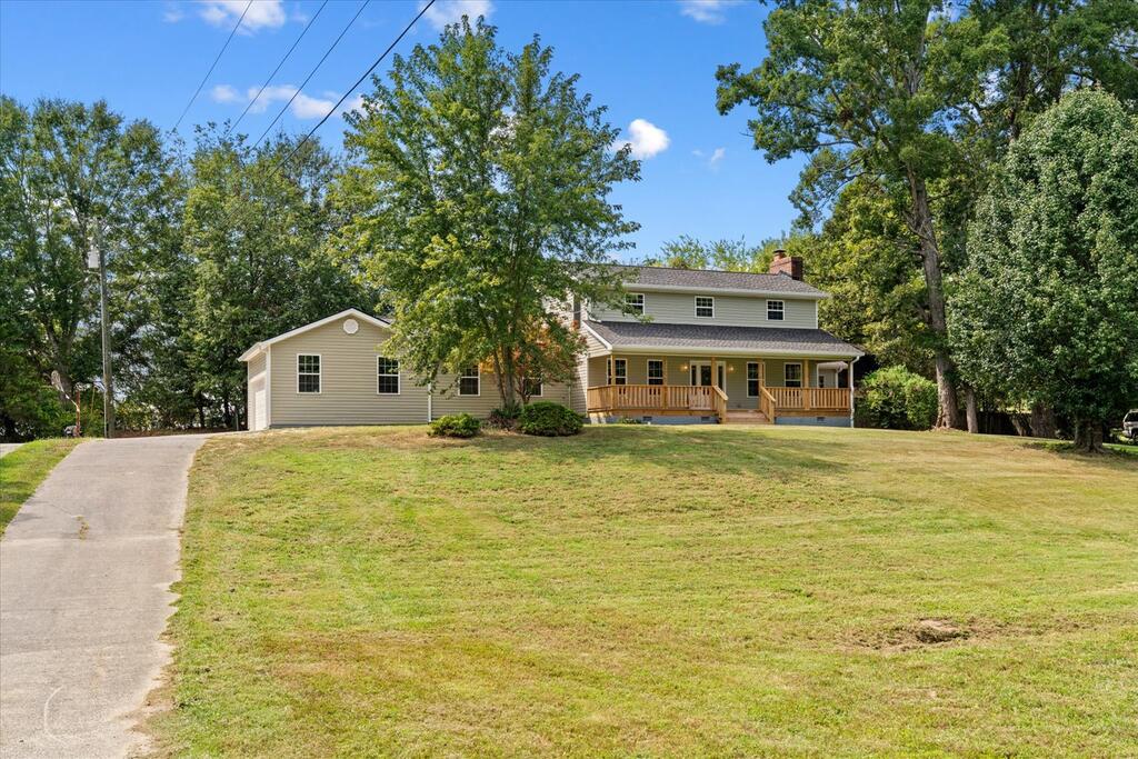 1421 Thrasher Hills Drive NE