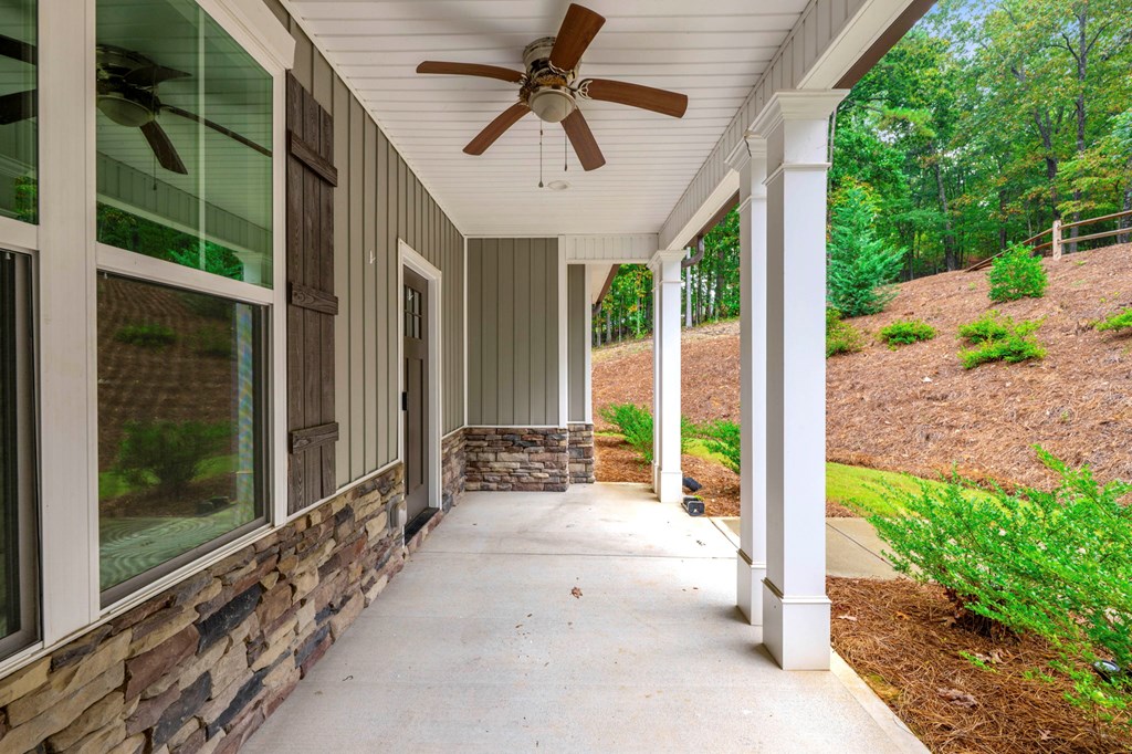 158 Shadowood Drive SE