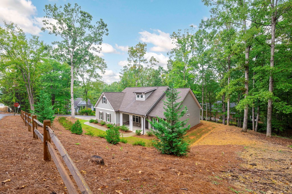 158 Shadowood Drive SE