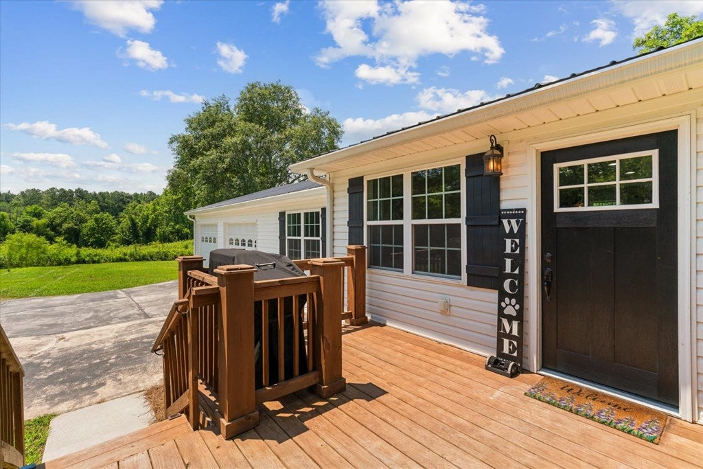 548 Corinth Road NE