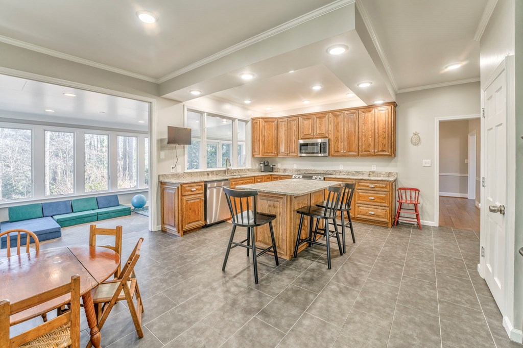 1903 Rena Lane