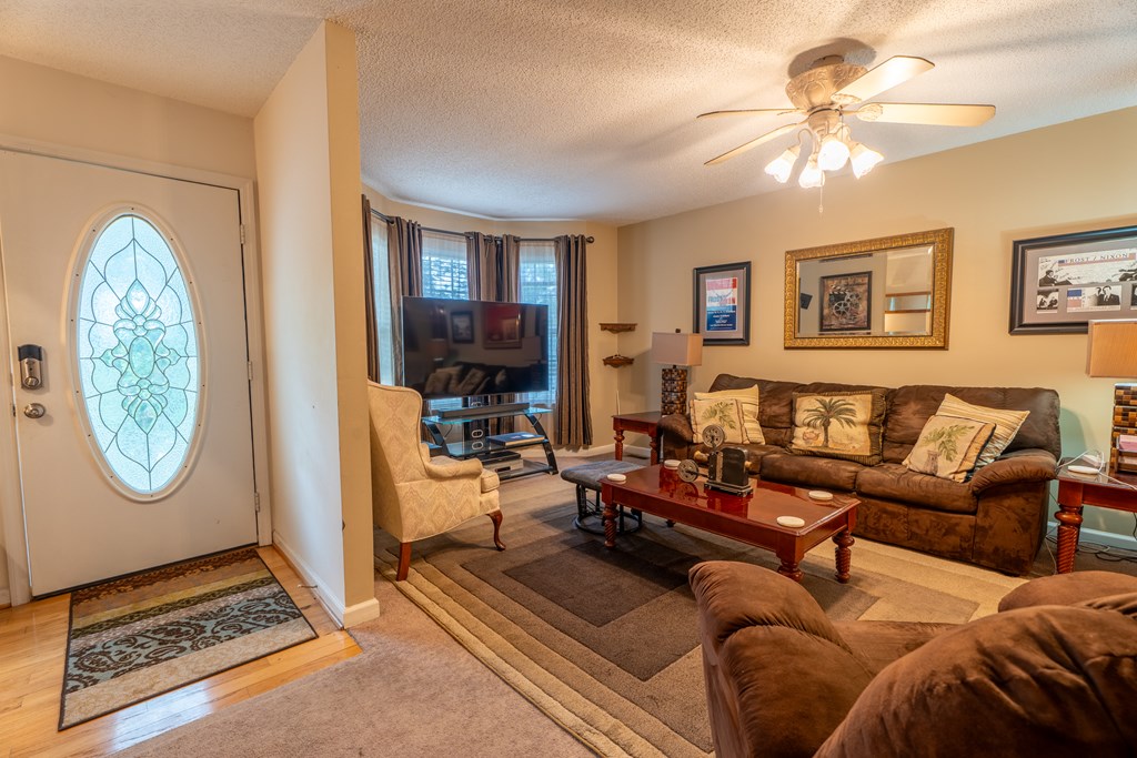 639 Mount View Dr