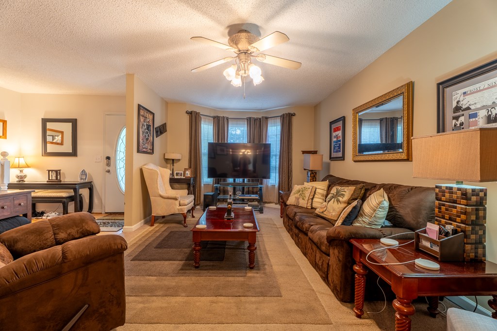 639 Mount View Dr