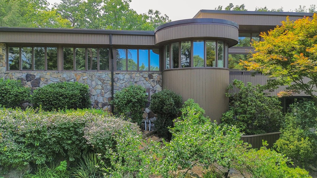 2400 Botany Woods