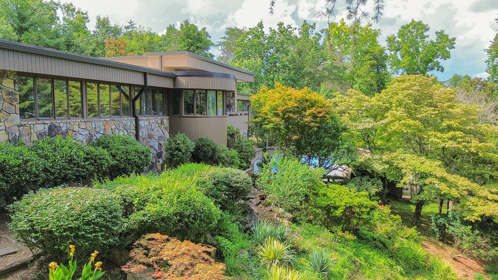 2400 Botany Woods