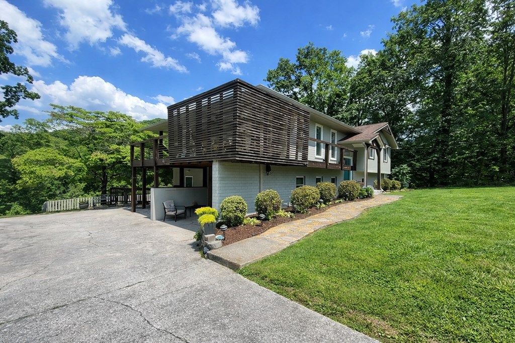 206 Blue Mountain Parkway