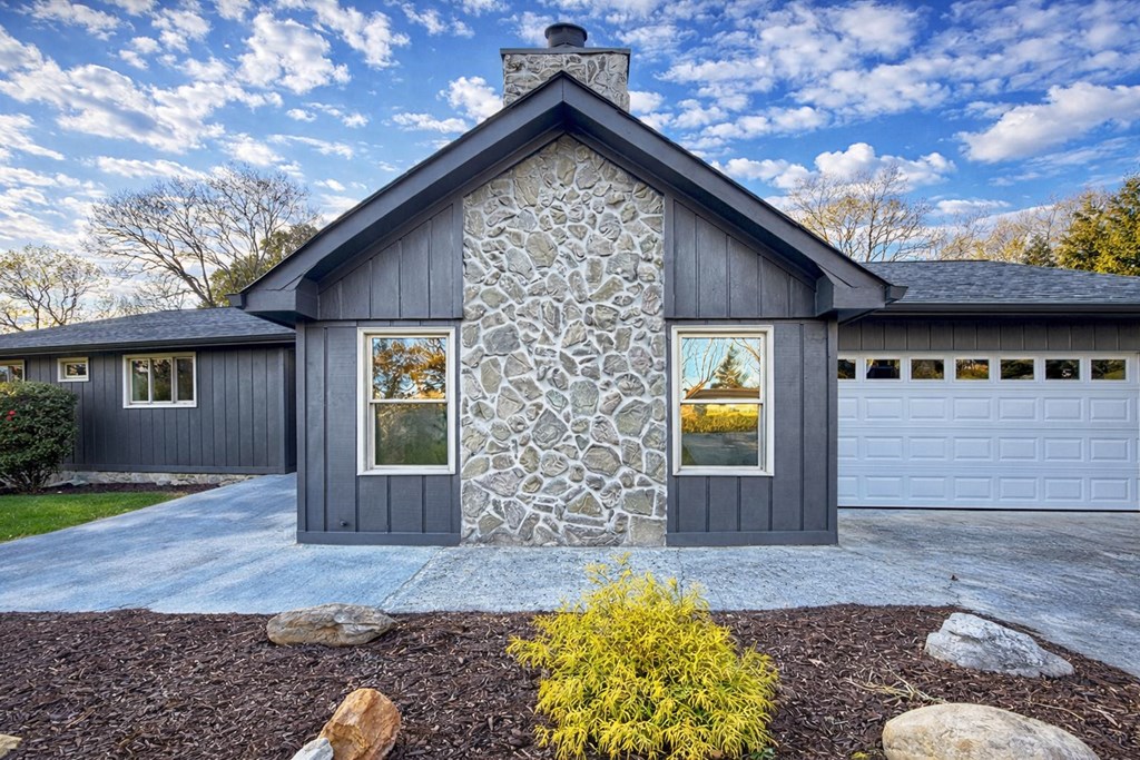 1902 W Brookhaven Circle