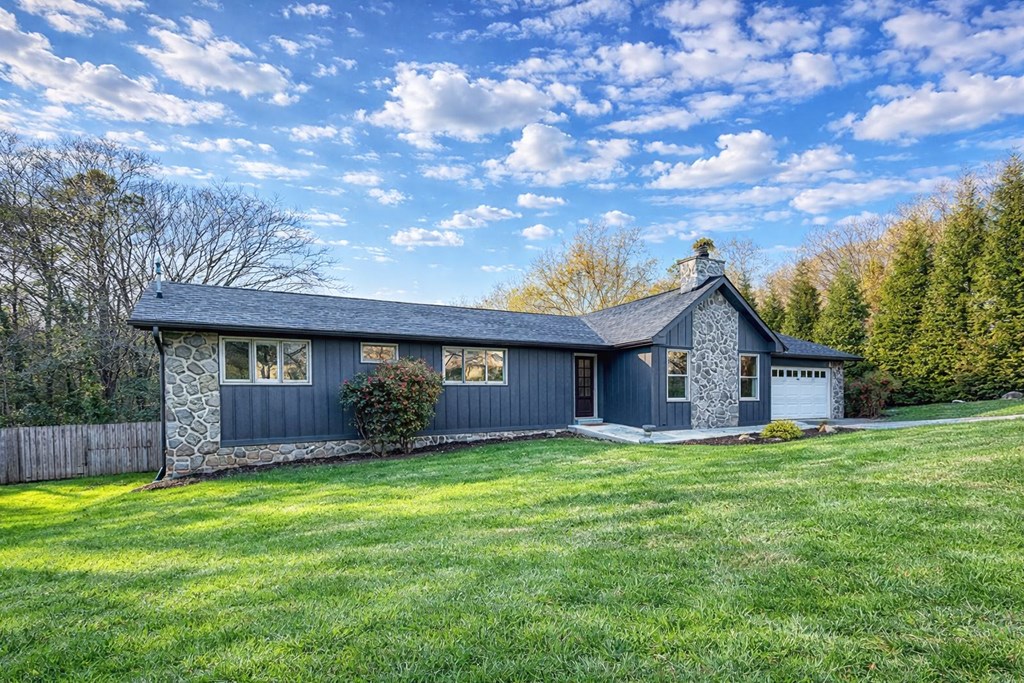 1902 W Brookhaven Circle