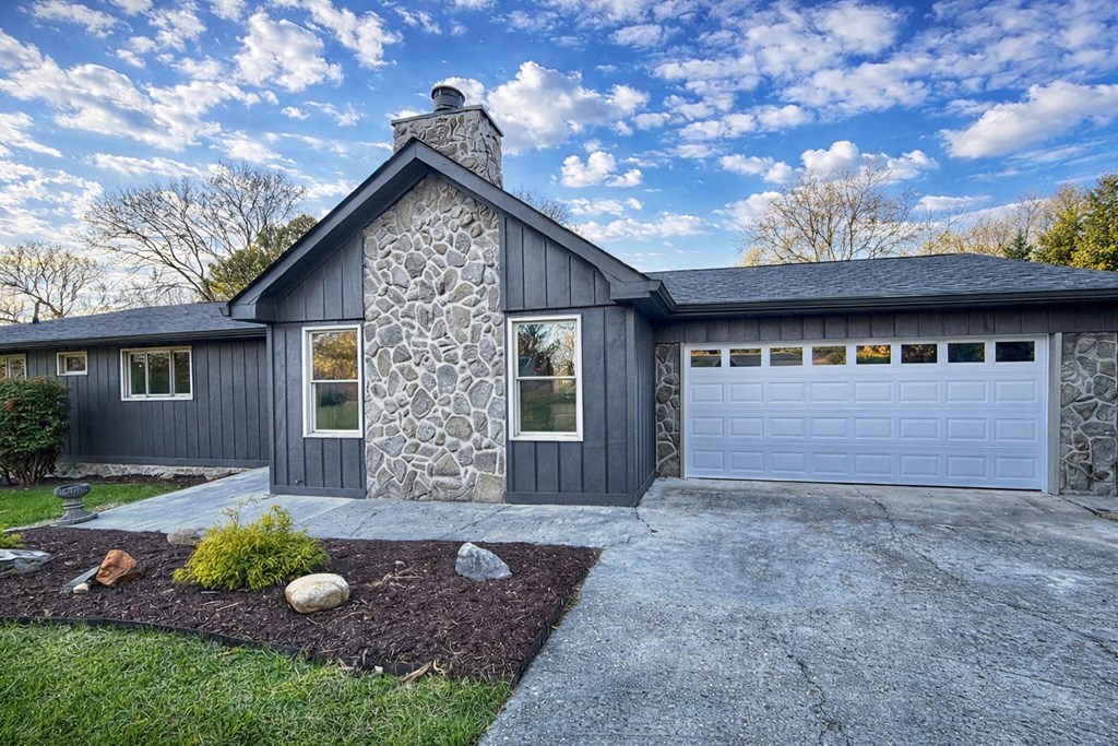 1902 W Brookhaven Circle