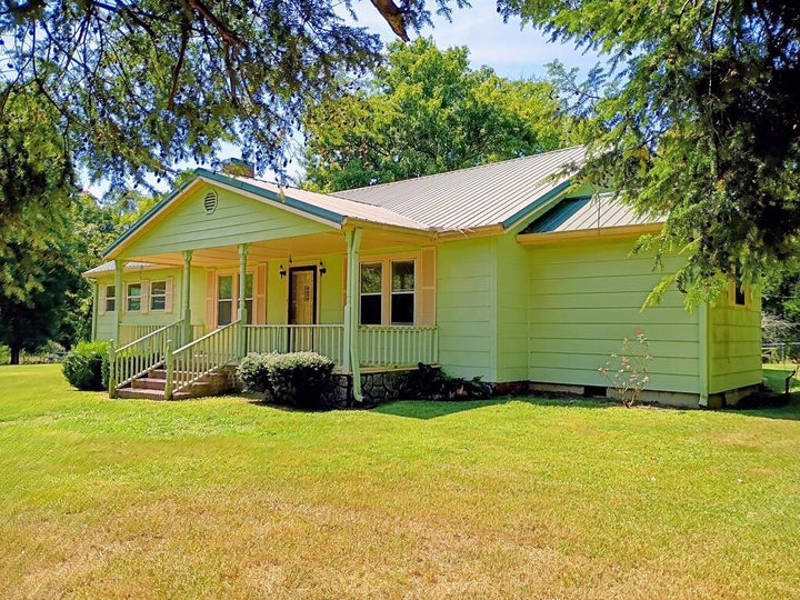 Photo 1 of 25 — 4815 N Old Federal Road, CHATSWORTH, GA 30705