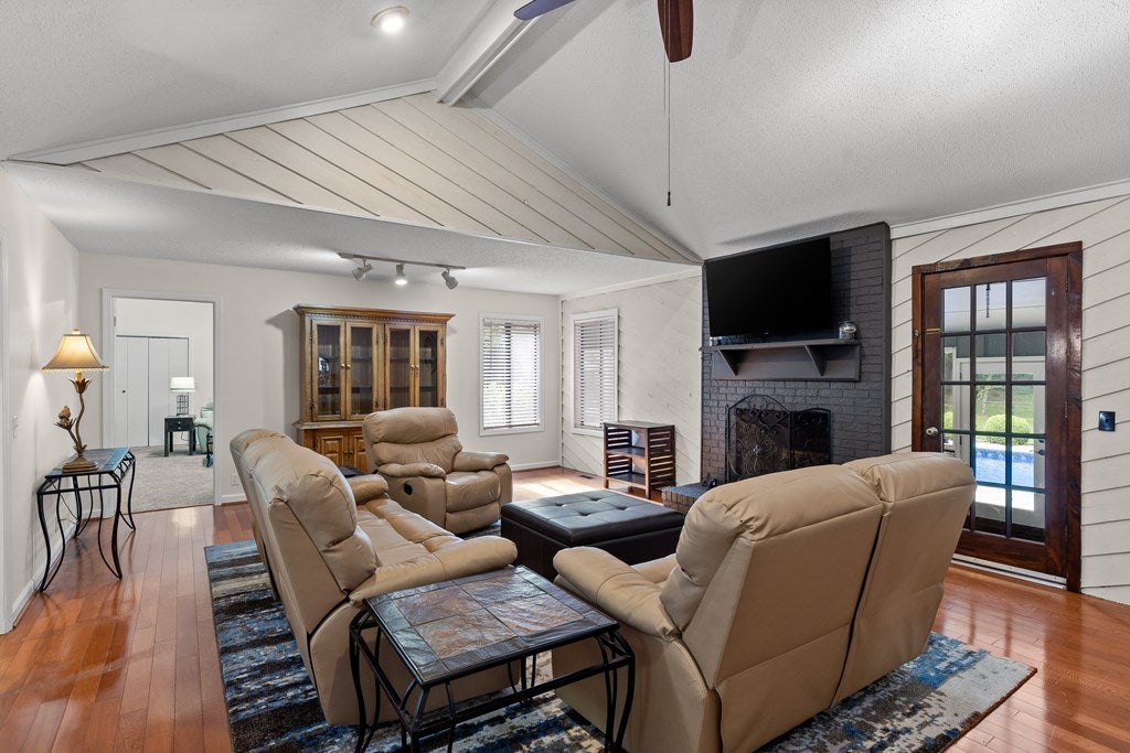 2903 Huckleberry Lane