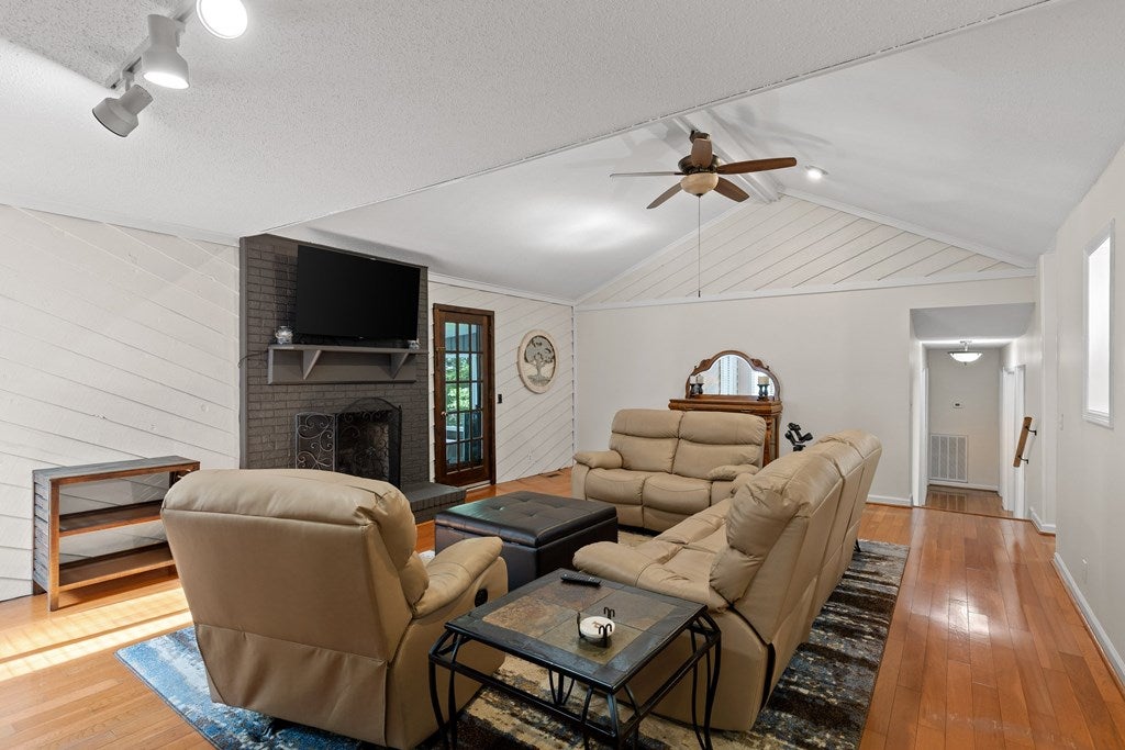2903 Huckleberry Lane