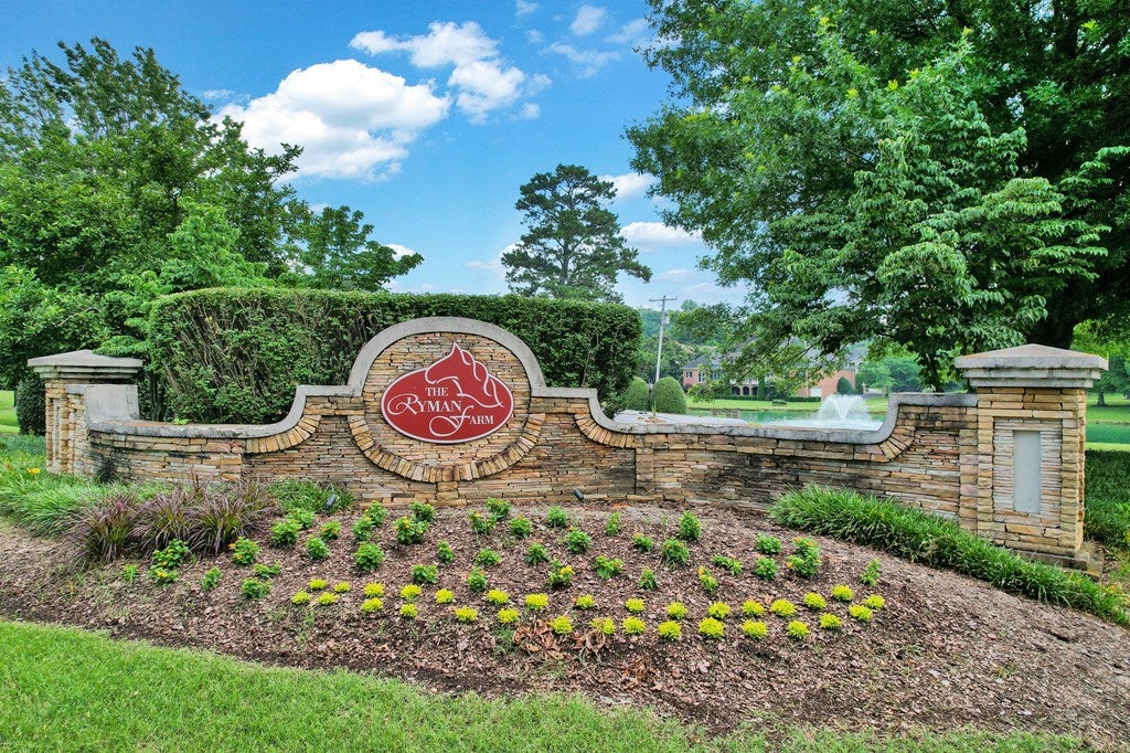 1696 Ridge View Dr