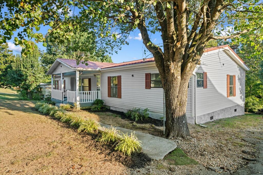 1504 Roach Hollow Road